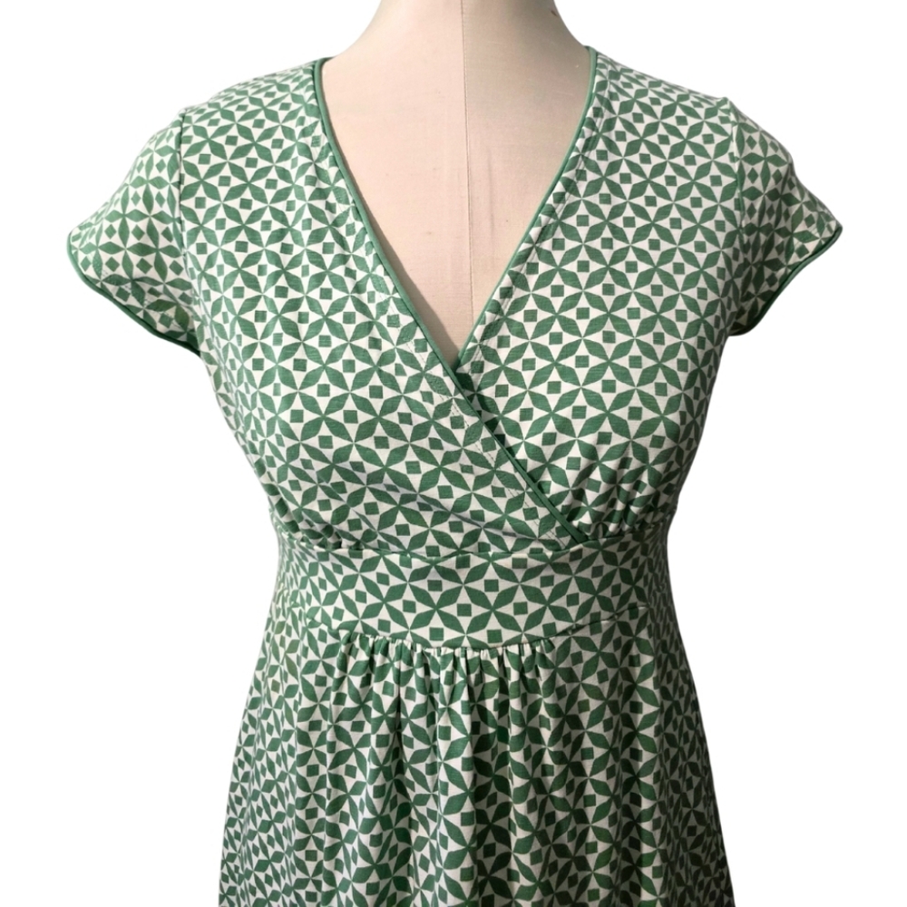 Boden Lola Jersey Knit Faux Wrap Dress Geo Pinwheel Print Green V-Neck Size 4 - Picture 3 of 5